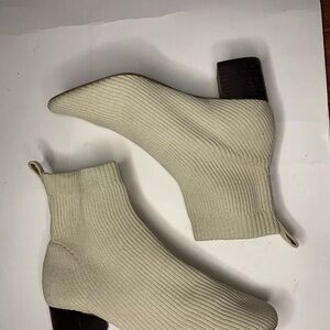 EVERLANE Everlane The Glove Boot in Beige  Size 6.5